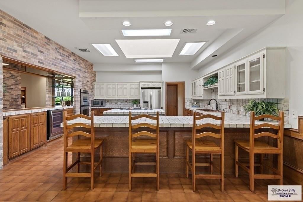 1301 Palm Valley Dr E - Photo 3 of 29