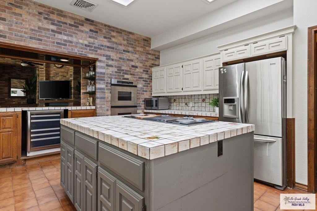 1301 Palm Valley Dr E - Photo 5 of 29