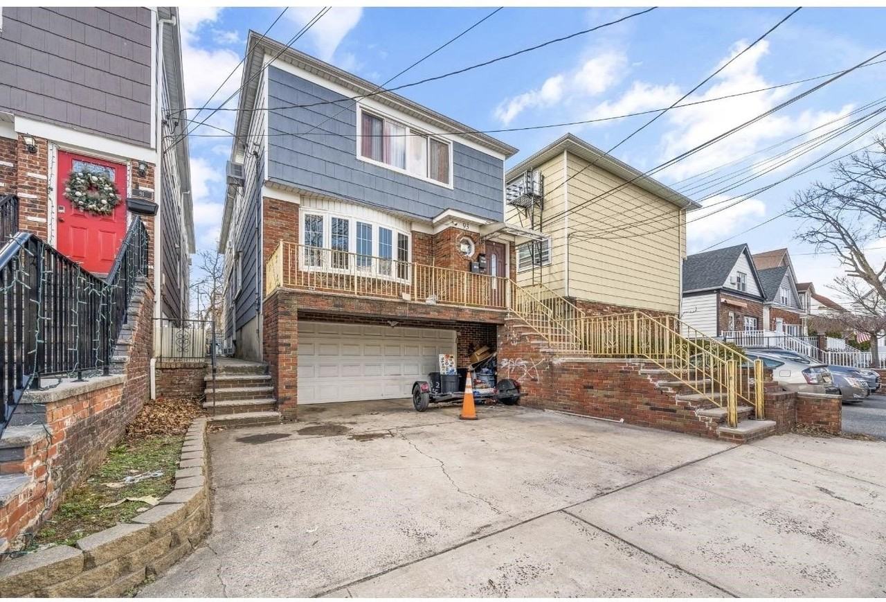 93 Lord Ave #1 - Photo 3 of 25