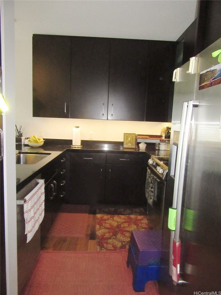 1189 Waimanu St #1706 - Photo 4 of 25