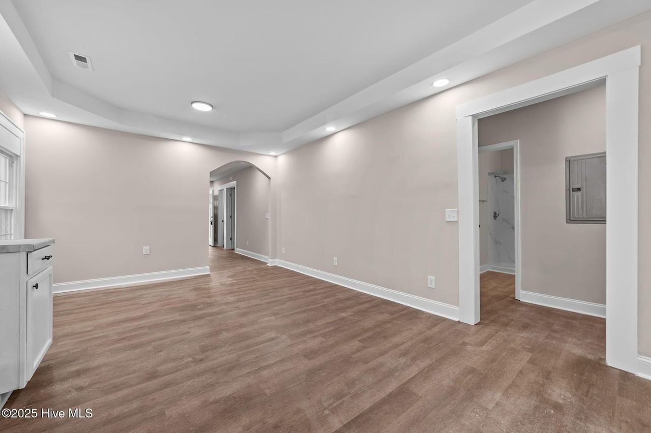 3741 James St - Photo 4 of 33