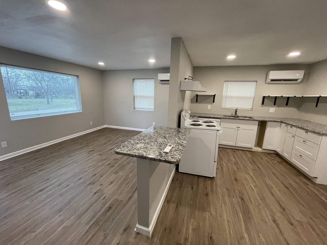 809 S Pierce St - Photo 5 of 7