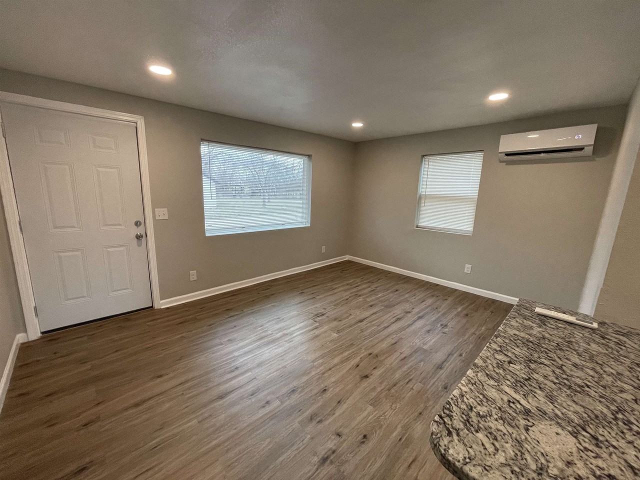 809 S Pierce St - Photo 6 of 7