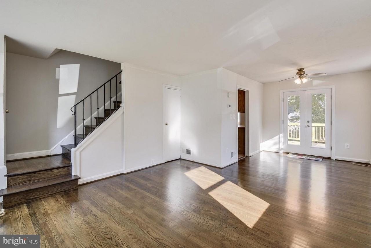 2324 Riverview Ter - Photo 2 of 30