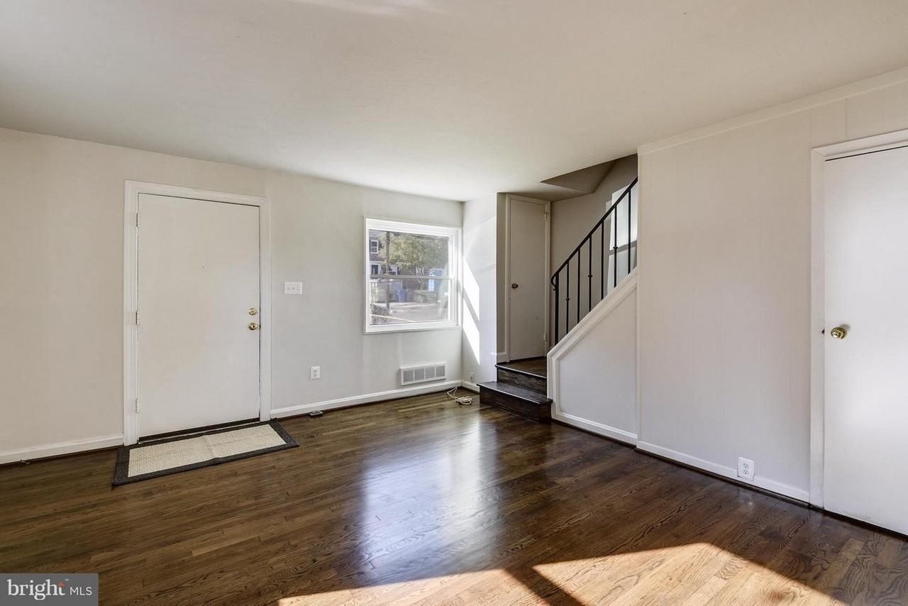 2324 Riverview Ter - Photo 4 of 30