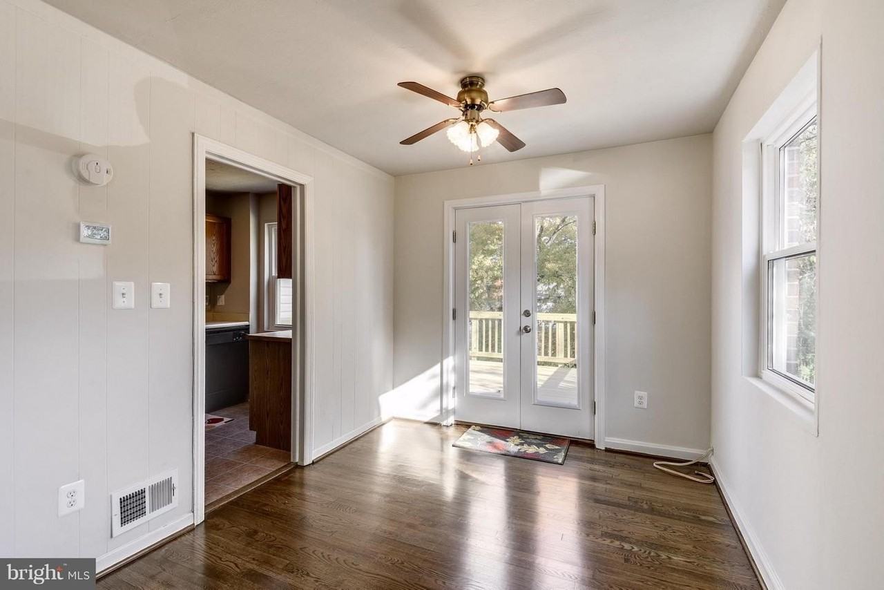 2324 Riverview Ter - Photo 5 of 30