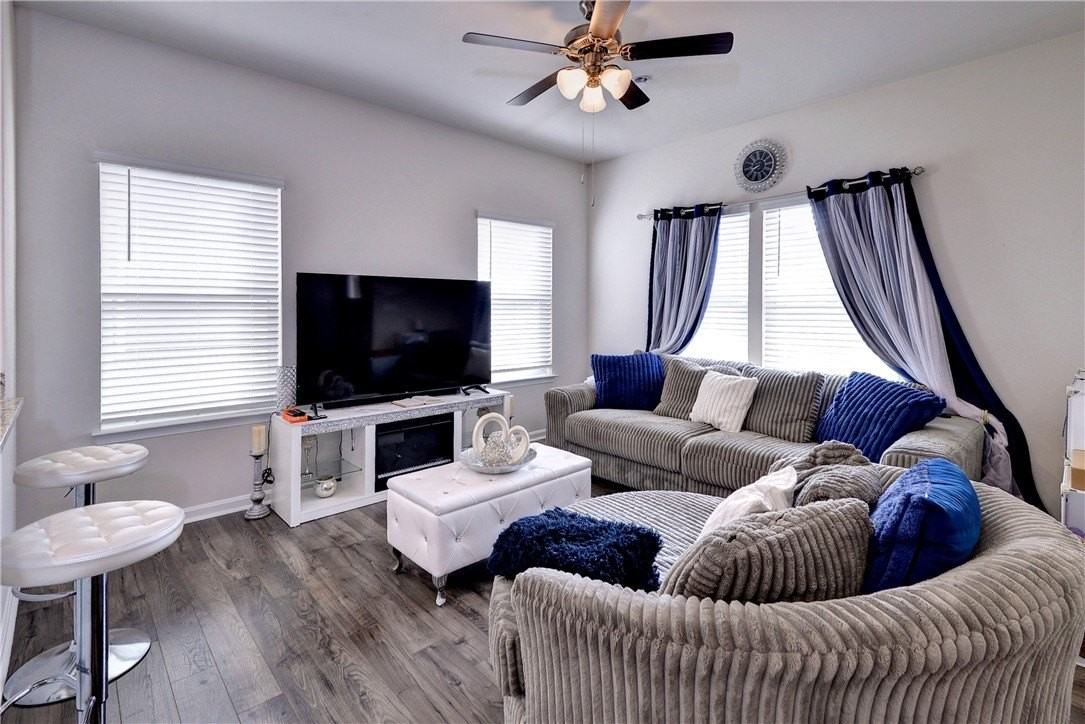 2015 Melbourne St - Photo 4 of 21