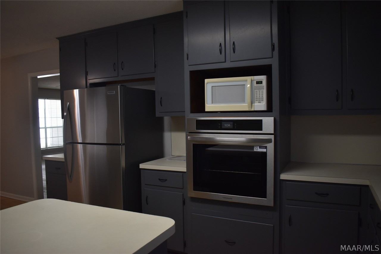 3001 Sutton Dr - Photo 4 of 23