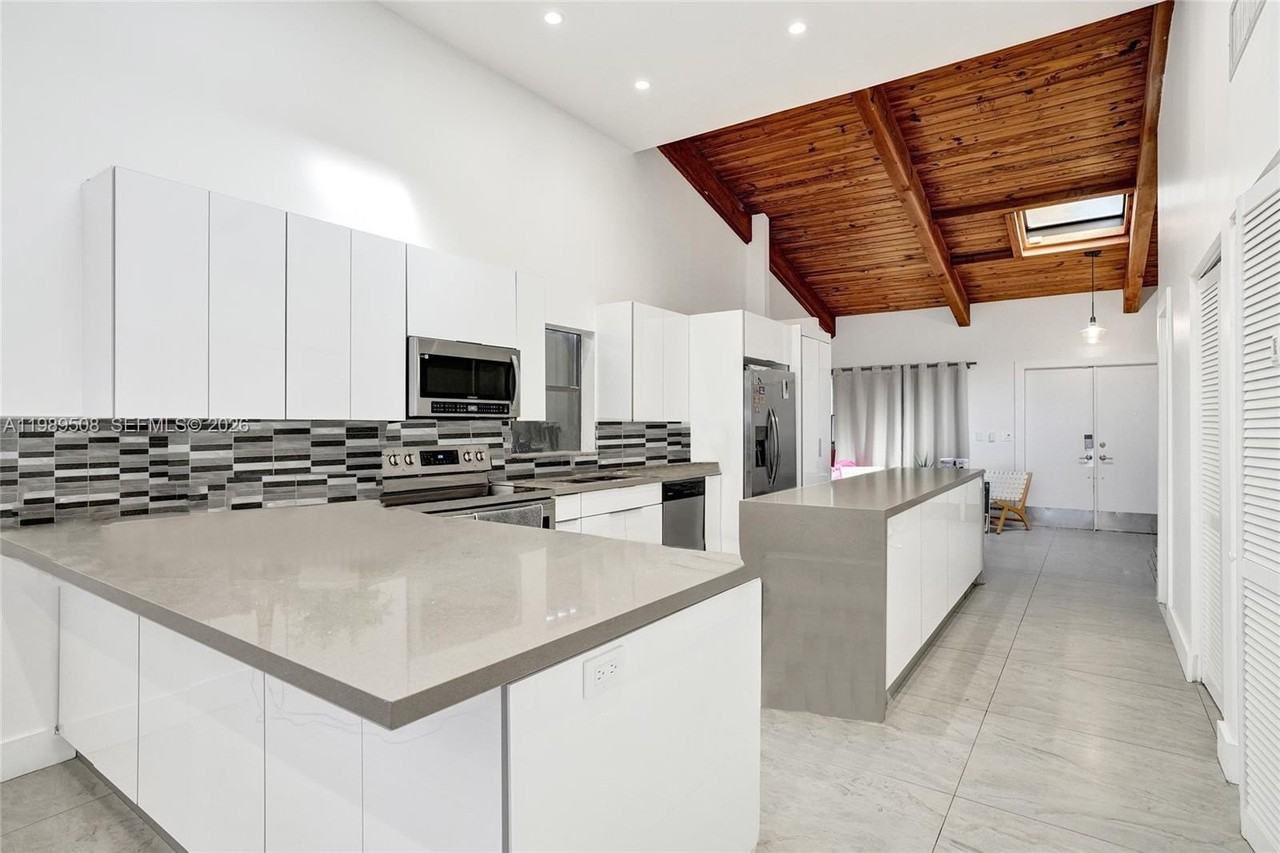 2619 S Parkview Dr - Photo 2 of 29