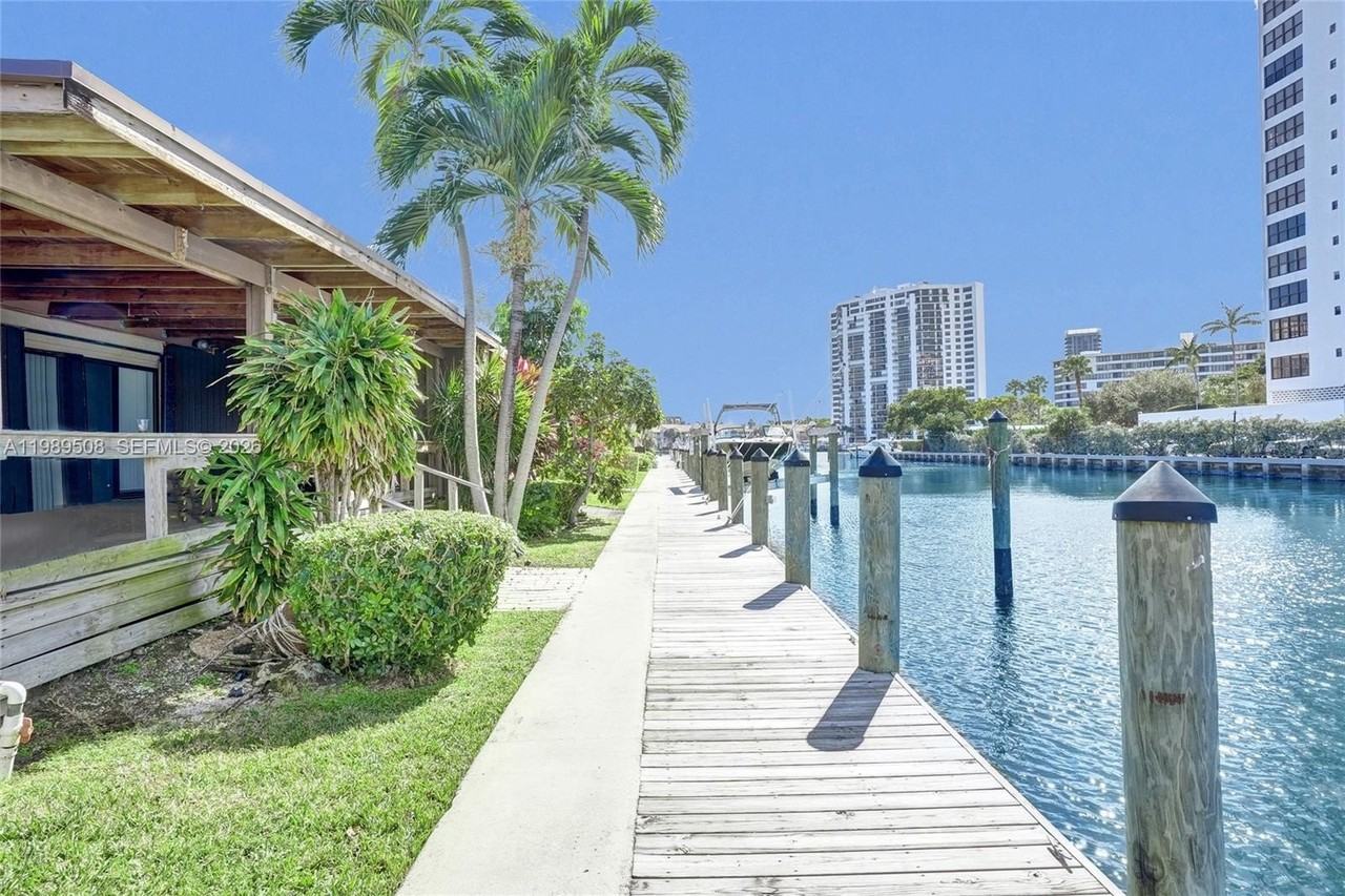 2619 S Parkview Dr - Photo 3 of 29