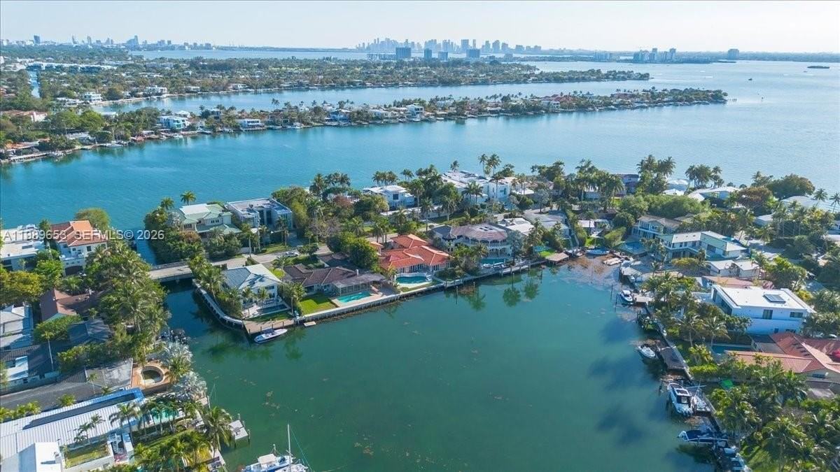 1249 Biscaya Dr - Photo 3 of 50