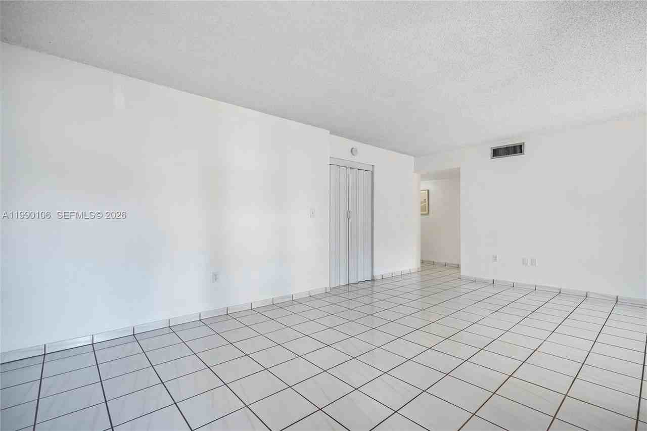 495 W Park Dr #101 - Photo 3 of 19