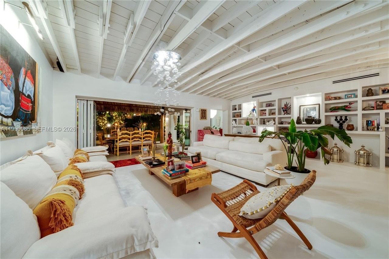 330 Gulf Rd - Photo 3 of 15