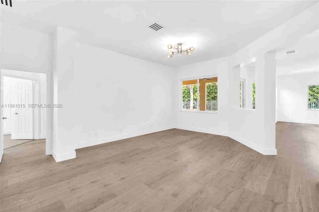 19381 Stonebrook St - Photo 6 of 50