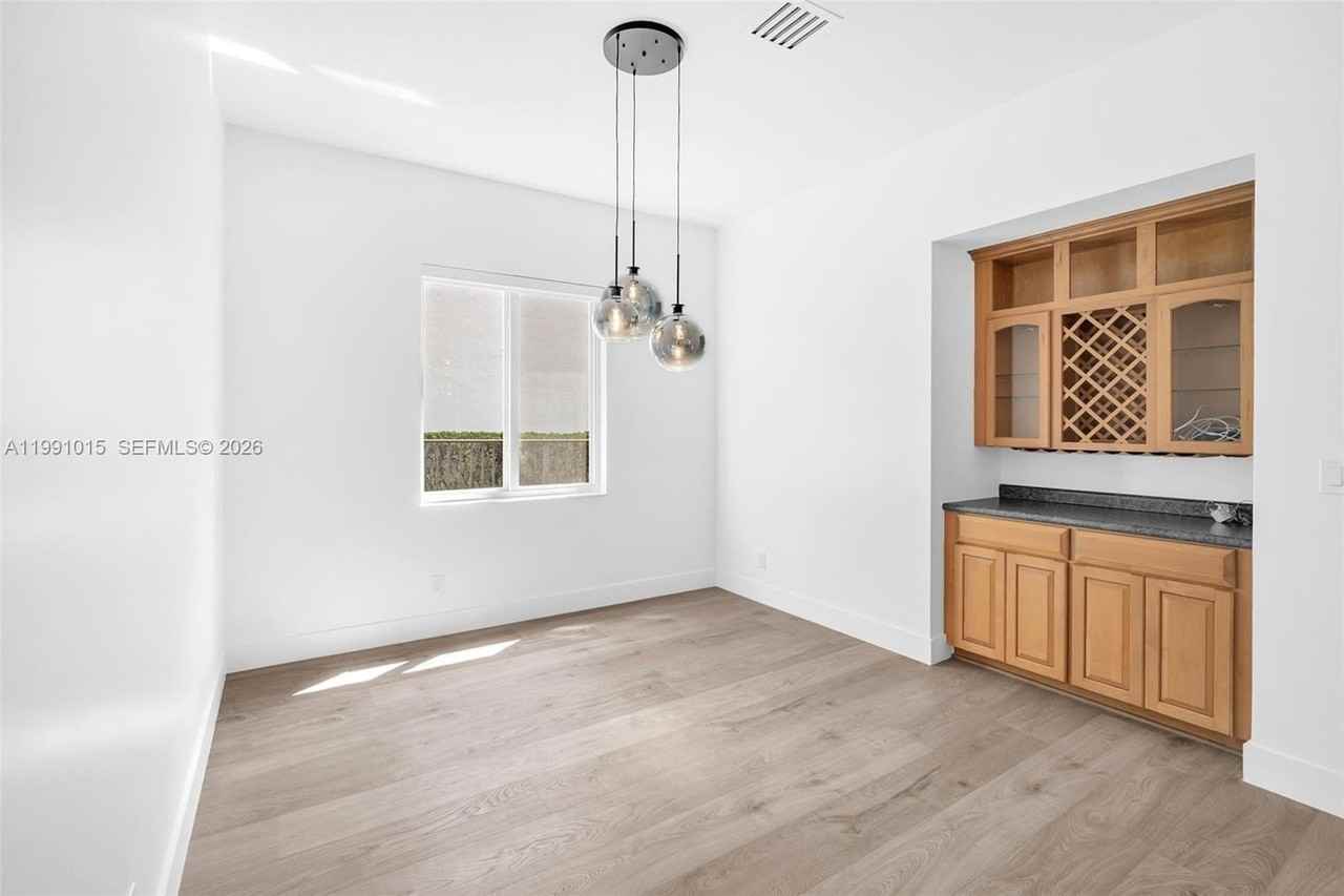 19381 Stonebrook St - Photo 7 of 50