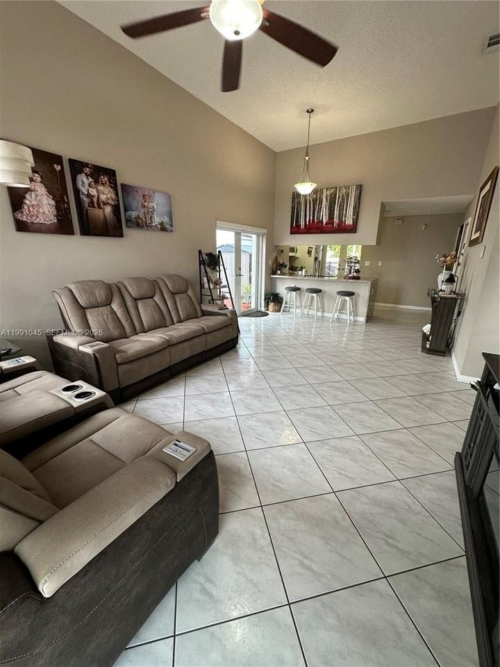 15318 Sw 41st Ter #0 - Photo 6 of 30