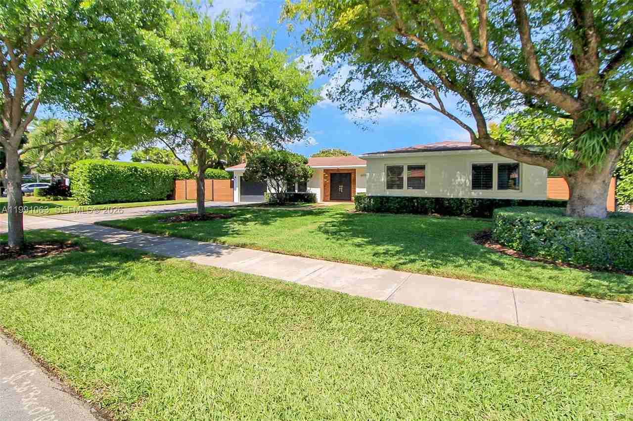 8975 Sw 83rd St #0 - Photo 2 of 37