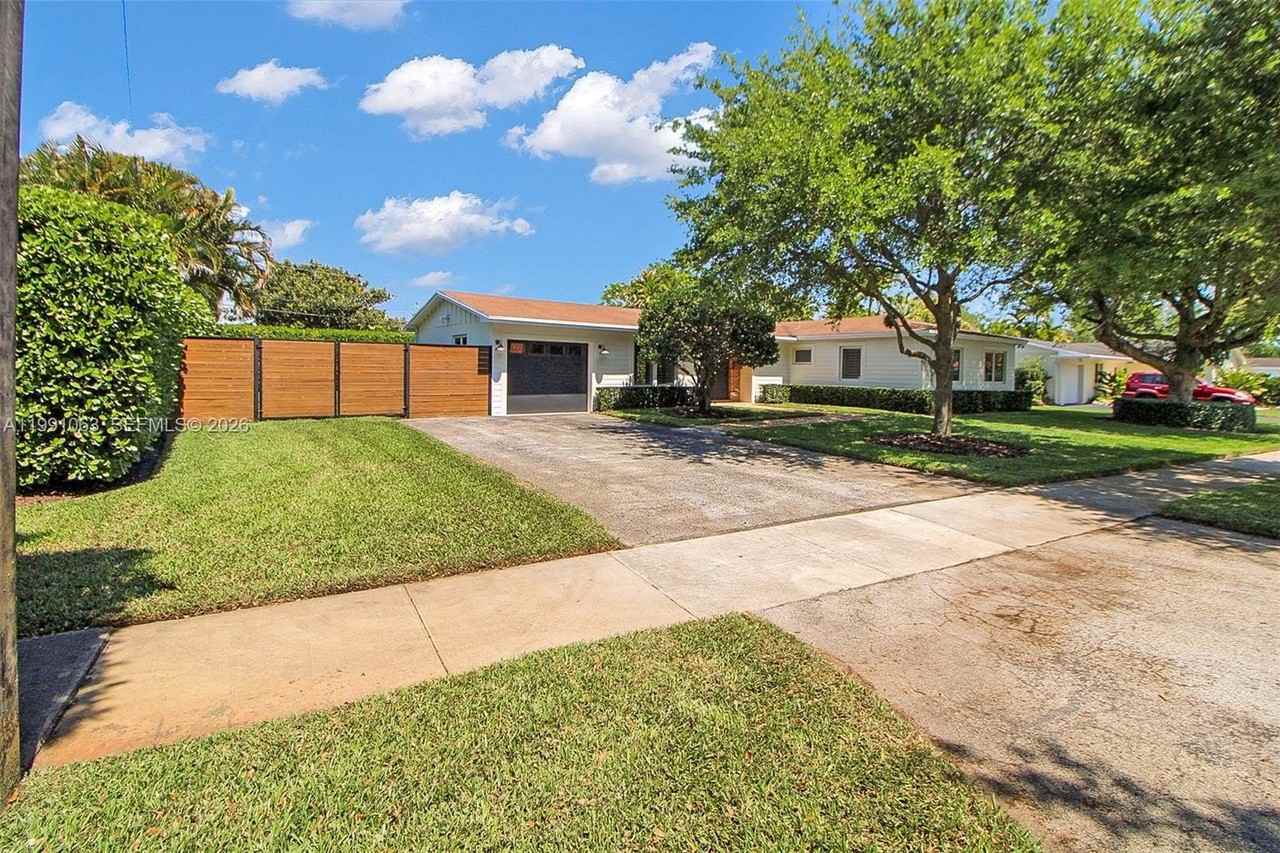 8975 Sw 83rd St #0 - Photo 3 of 37