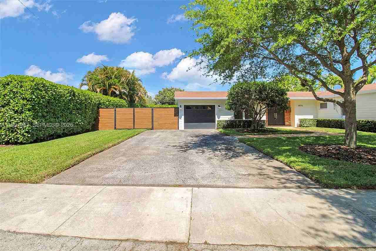 8975 Sw 83rd St #0 - Photo 4 of 37