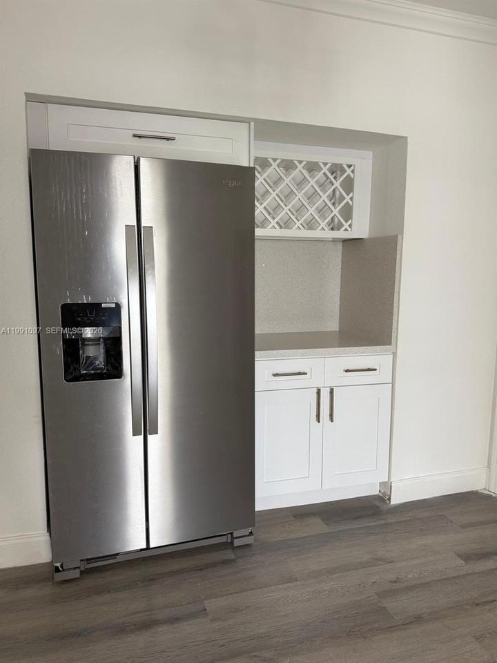 248 Sw 18th Ct - Photo 5 of 11