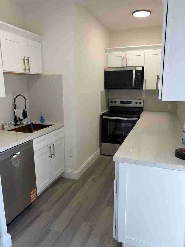 248 Sw 18th Ct - Photo 7 of 11