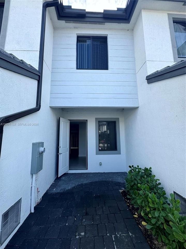 18992 Sw 344th Ter - Photo 2 of 37