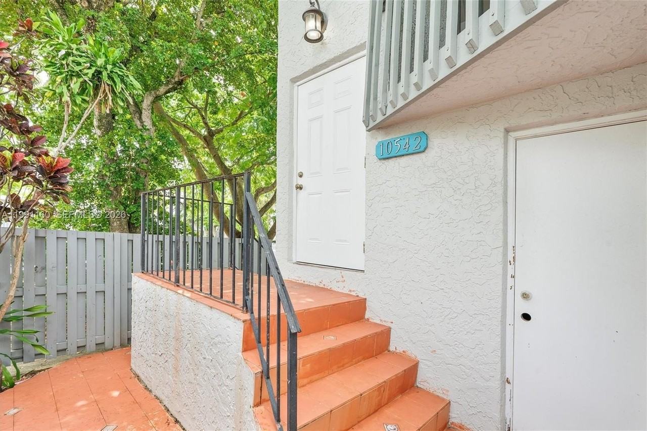 10542 Nw 7th Ter #B7 - Photo 3 of 22