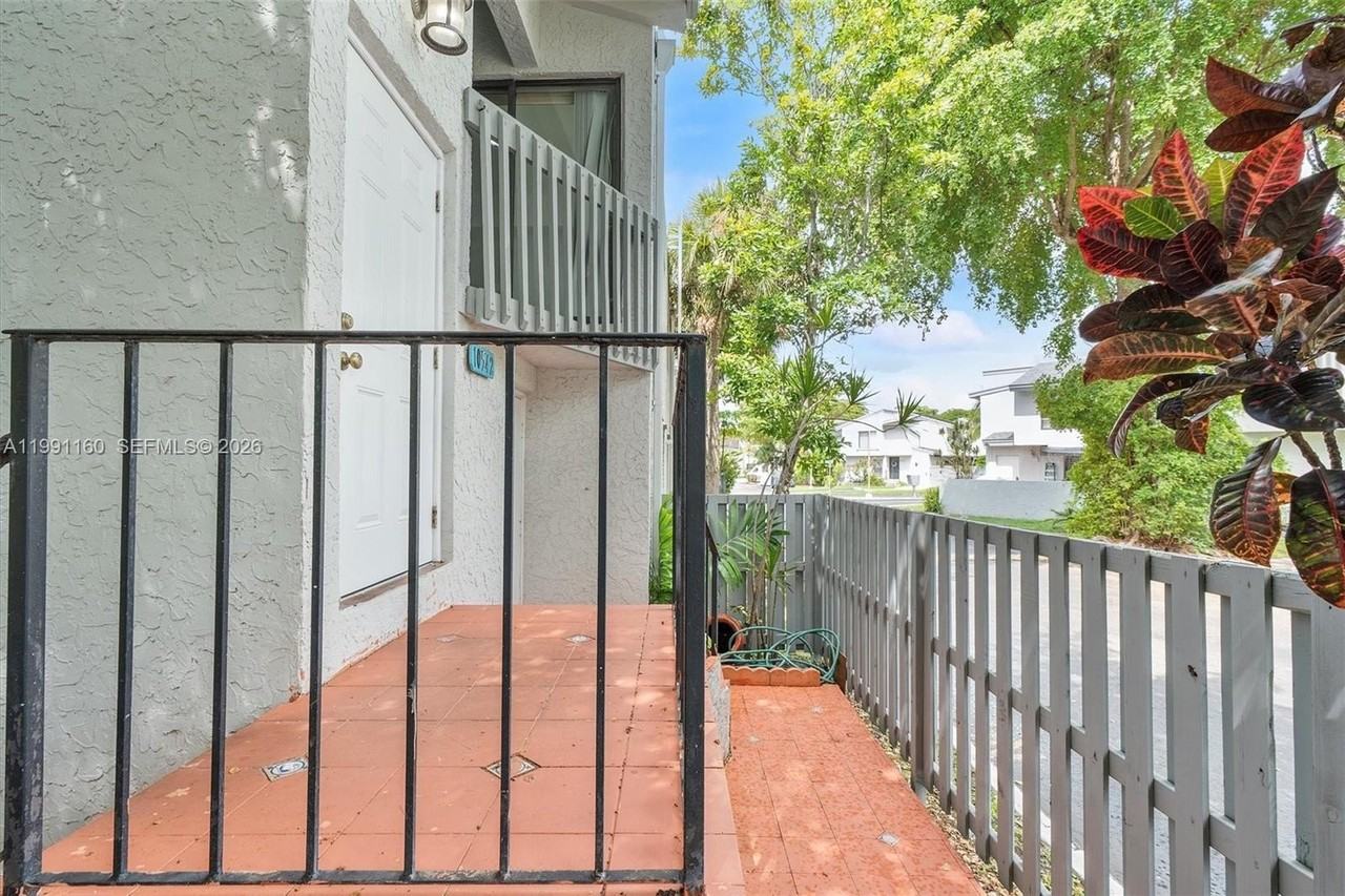 10542 Nw 7th Ter #B7 - Photo 4 of 22