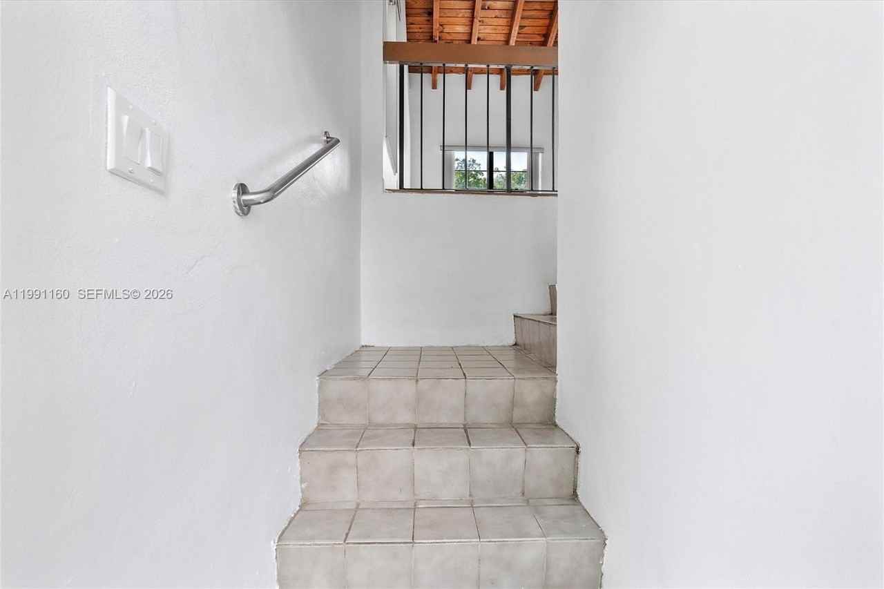 10542 Nw 7th Ter #B7 - Photo 5 of 22