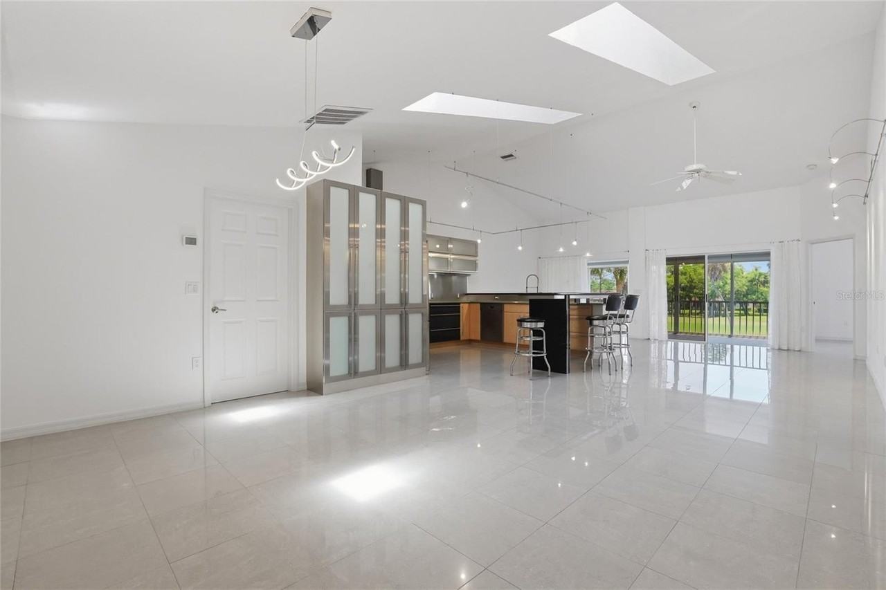 5588 Golf Pointe Dr #1 - Photo 7 of 50