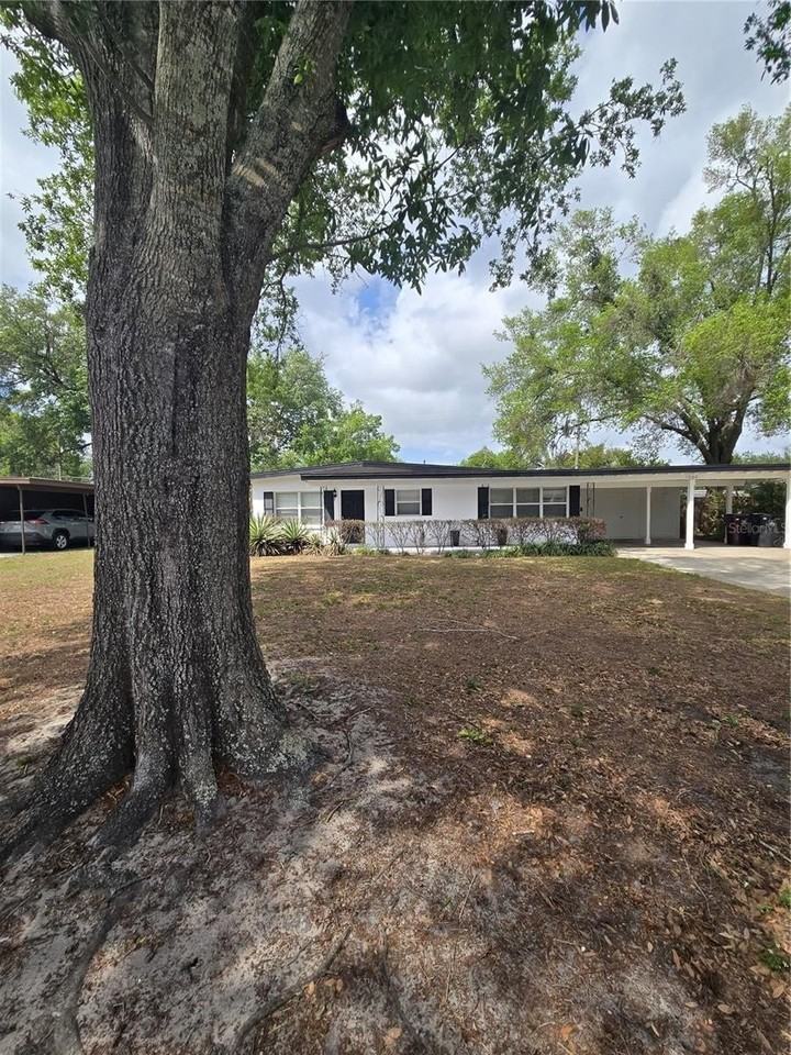 1500 Roscomare Ave - Photo 4 of 23