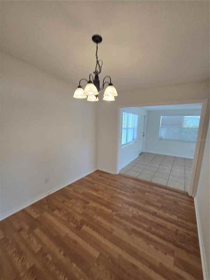 1500 Roscomare Ave - Photo 6 of 23