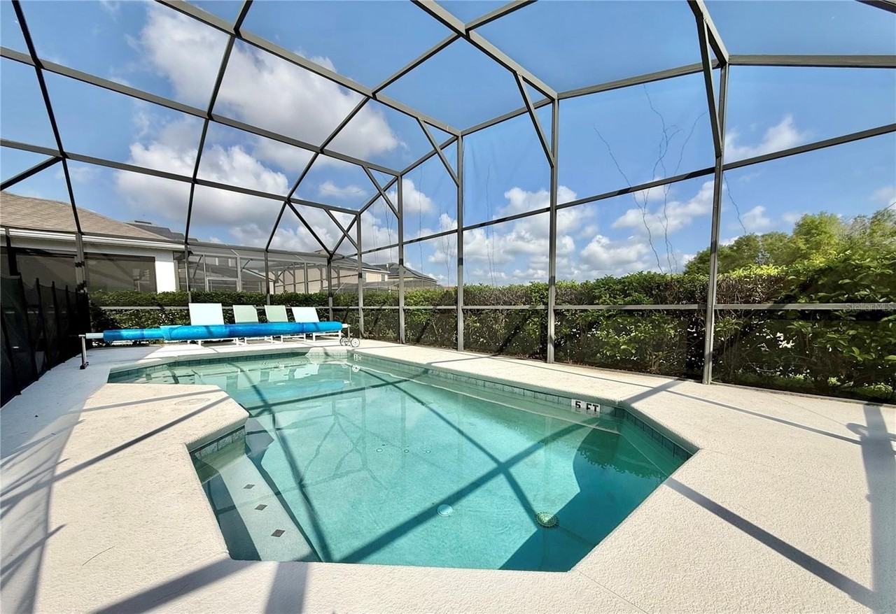 2136 Victoria Dr - Photo 2 of 29