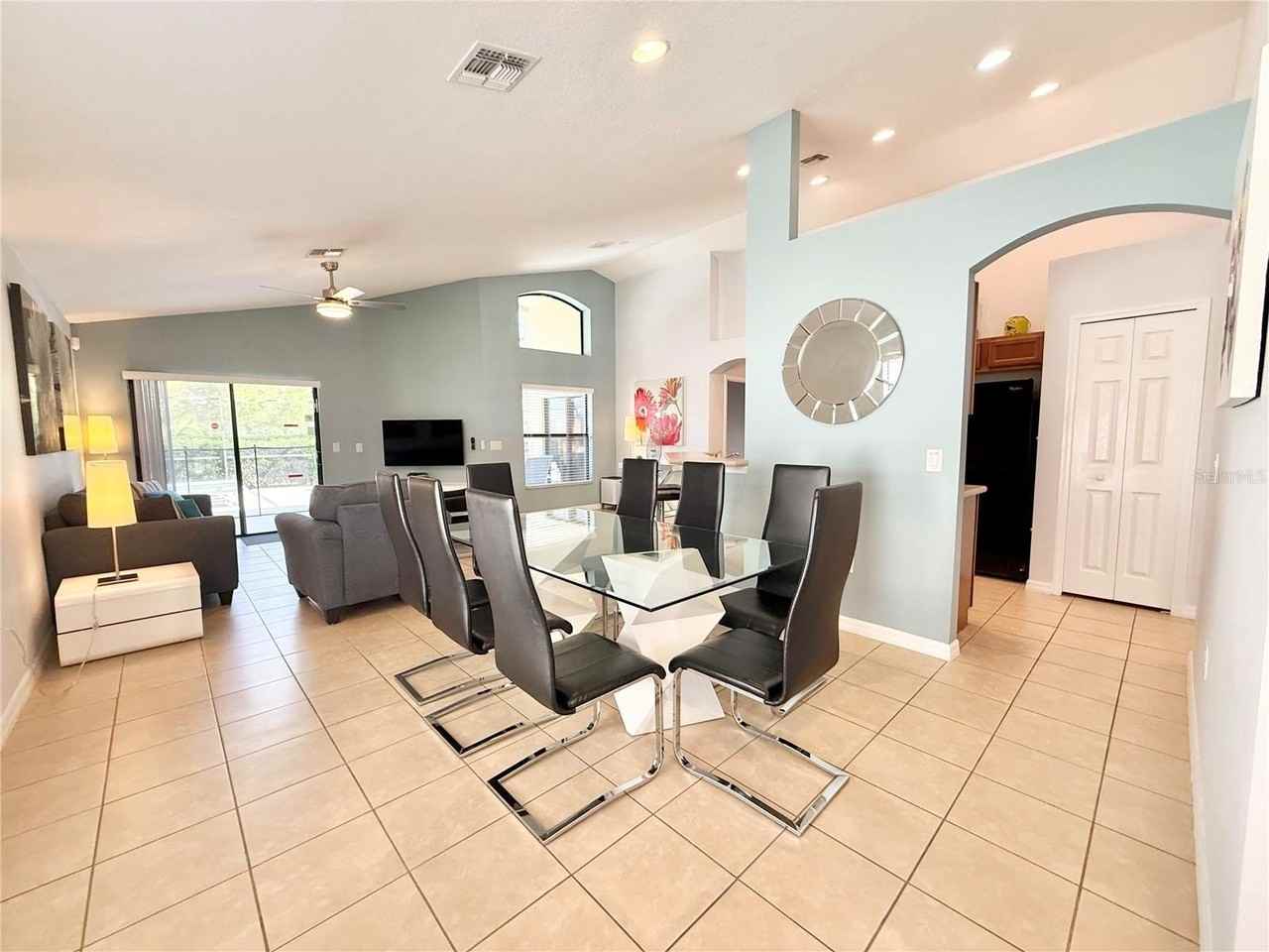 2136 Victoria Dr - Photo 6 of 29