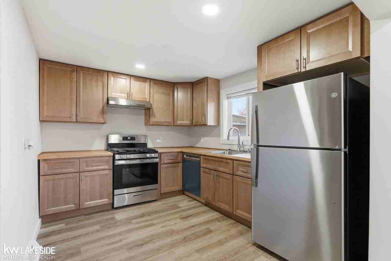 1012 E Pearl Ave - Photo 3 of 22