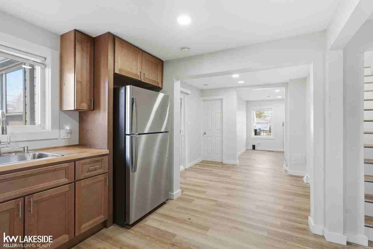 1012 E Pearl Ave - Photo 4 of 22