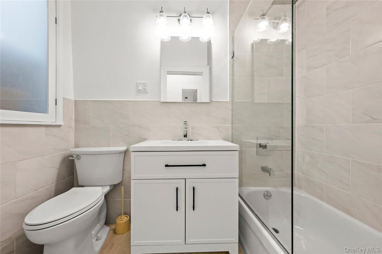 963 Utica Ave - Photo 4 of 15