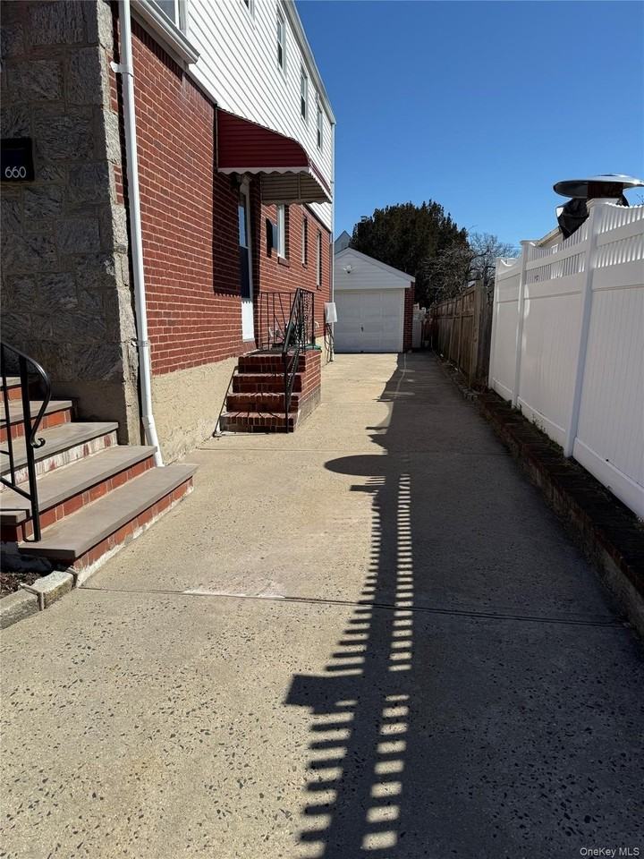 660 S 10th St - Photo 2 of 31