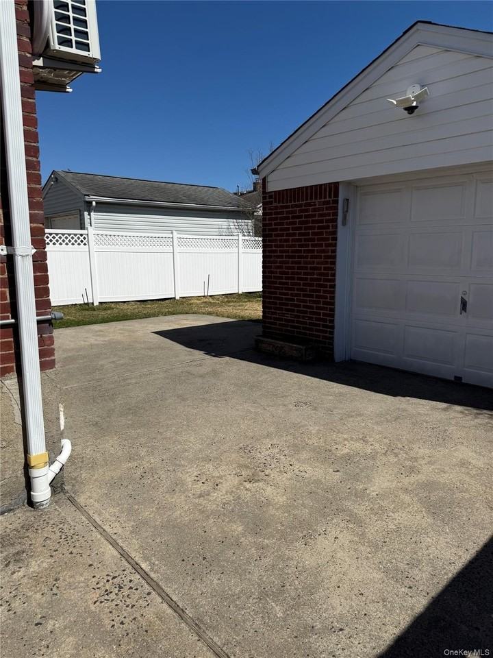 660 S 10th St - Photo 3 of 31