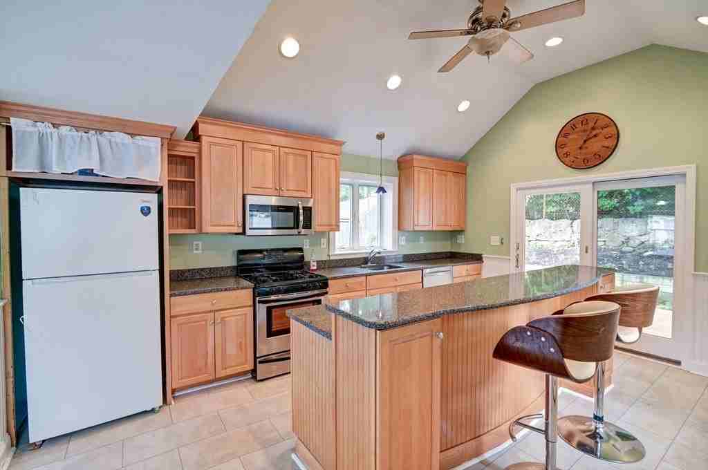 30 Thayer Ave Unit 30 - Photo 6 of 39