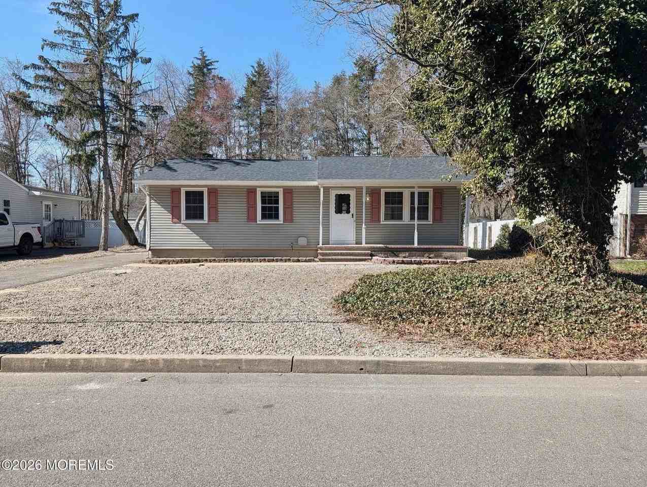 73 S Shore Dr - Photo 2 of 25