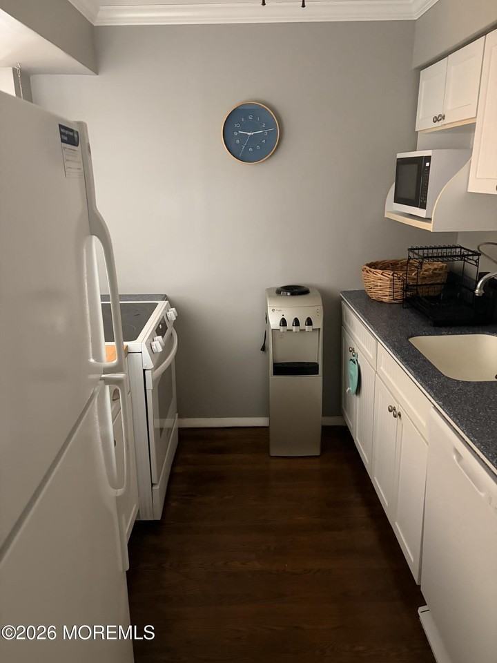 210 5th Ave Apt 35 - Photo 2 of 2