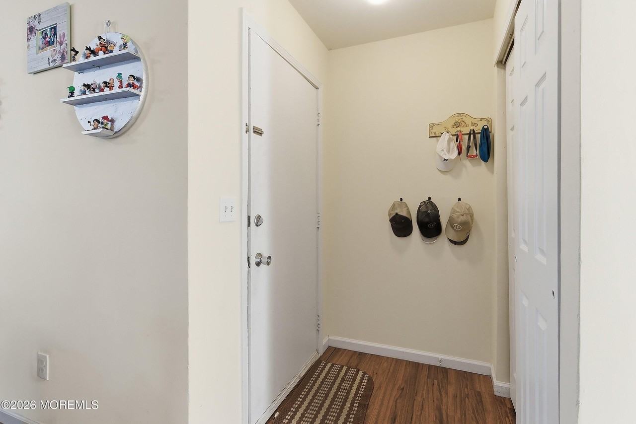 21 Potomac Ct - Photo 5 of 17