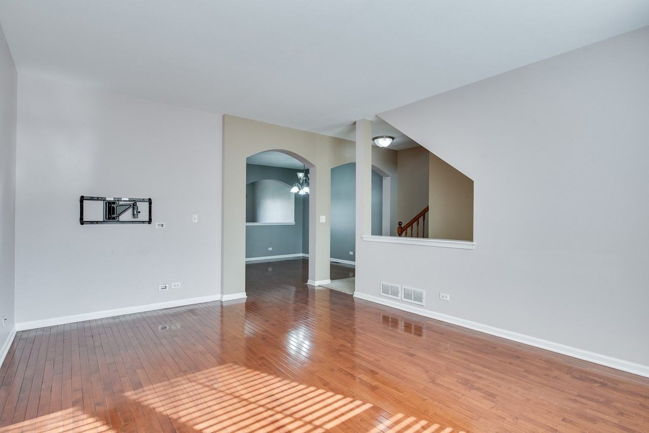 417 Plaza Pl - Photo 5 of 22