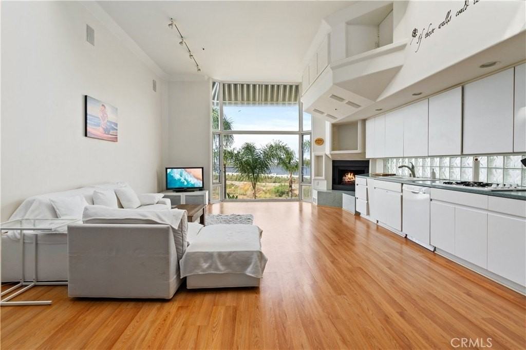 24C Pacific Ave - Photo 7 of 21