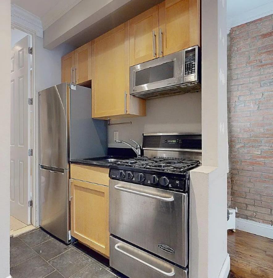 214 E 25th St - Photo 5 of 7