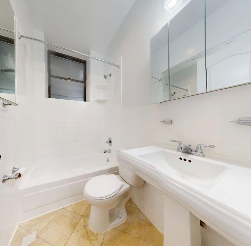 214 E 25th St - Photo 6 of 7