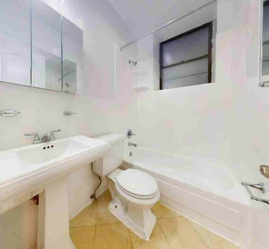 214 E 25th St - Photo 7 of 7