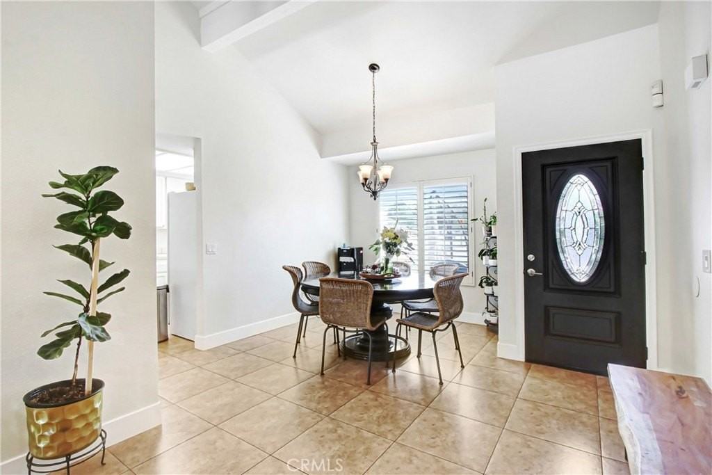 6710 Pilgrims Ct - Photo 3 of 25