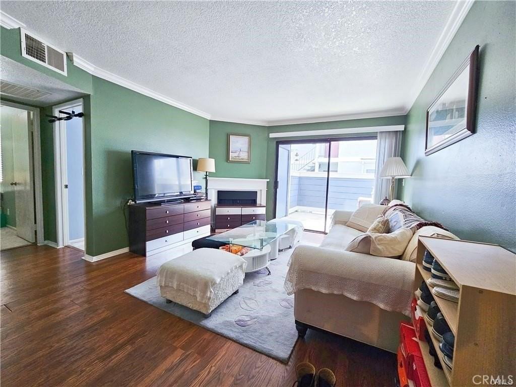 5165 Walnut Ave - Photo 4 of 10